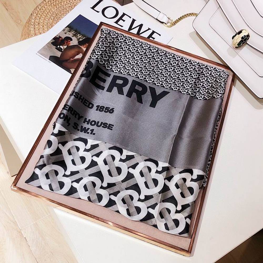 Bv*b*rry Scarf